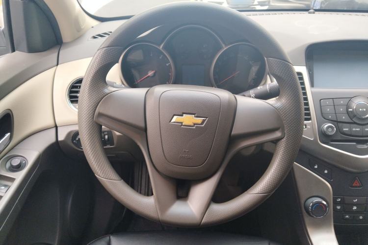 Used Chevrolet Cruze 2015 1.5L Classic SL MT Steering Wheel