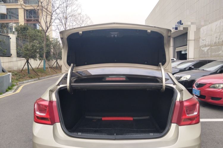 Used Chevrolet Cruze 2015 1.5L Classic SL MT Trunk