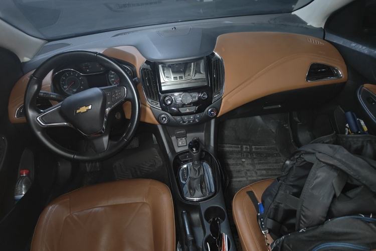 Used Chevrolet Cruze 2016 1.4T DCG Luxury Edition Center Console