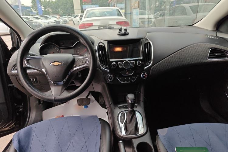 Used Chevrolet Cruze 2016 1.5L Automatic Luxury Edition Center Console