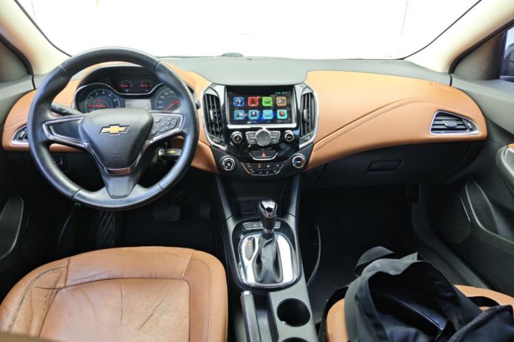 Used Chevrolet Cruze 2016 1.4T DCG Luxury Edition Center Console