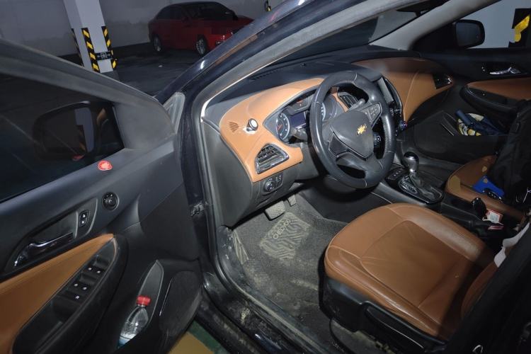 Used Chevrolet Cruze 2016 1.4T DCG Luxury Edition Driver Seat