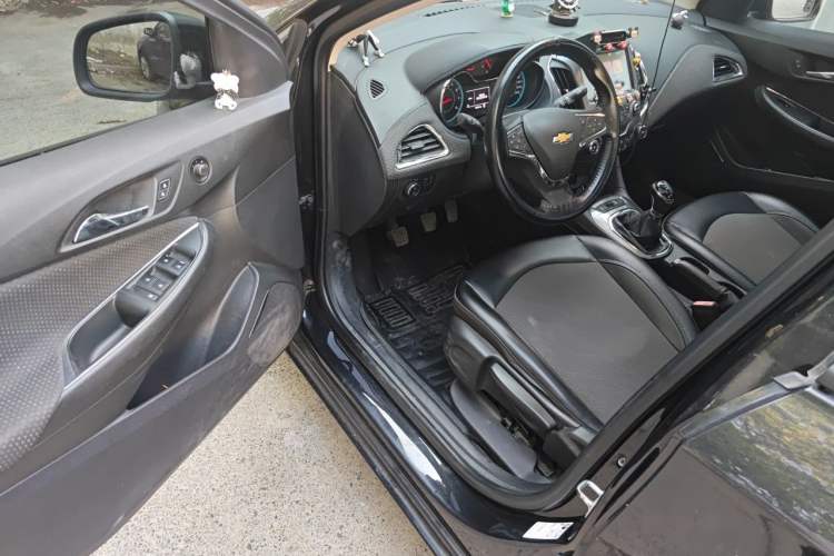 Used Chevrolet Cruze 2016 1.5L Manual Elite Edition Driver Seat