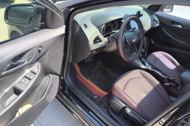 Used Chevrolet Cruze 2016 1.5L Automatic Luxury Edition Driver Seat
