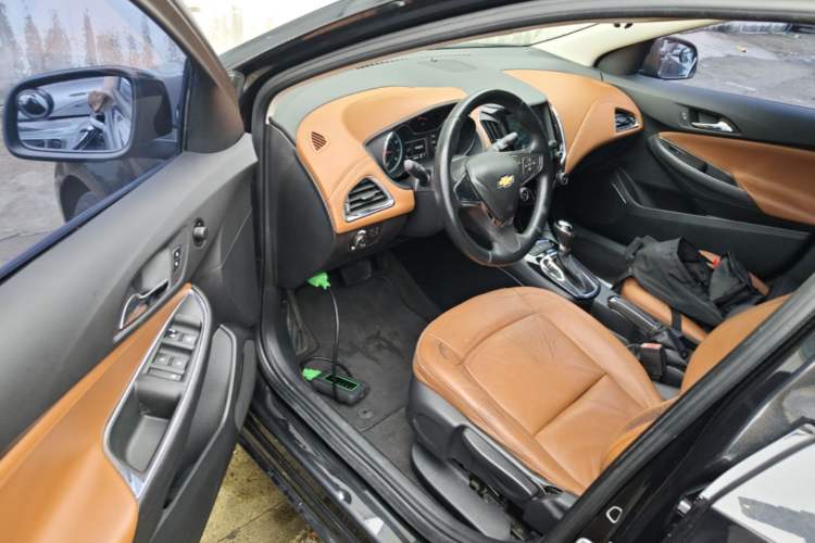 Used Chevrolet Cruze 2016 1.4T DCG Luxury Edition Driver Seat