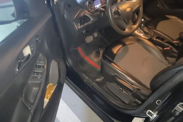 Used Chevrolet Cruze 2016 1.5L Automatic Luxury Edition Driver Seat