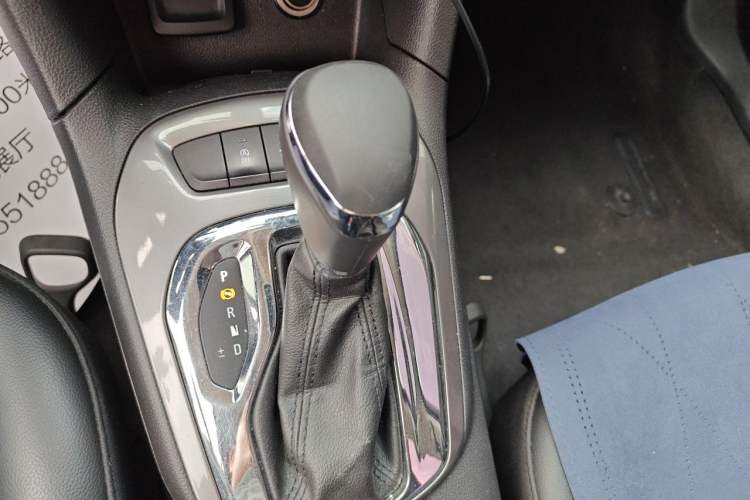 Used Chevrolet Cruze 2016 1.5L Automatic Luxury Edition Gear Lever