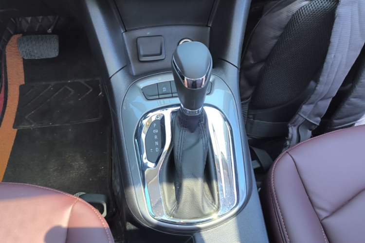 Used Chevrolet Cruze 2016 1.5L Automatic Luxury Edition Gear Lever