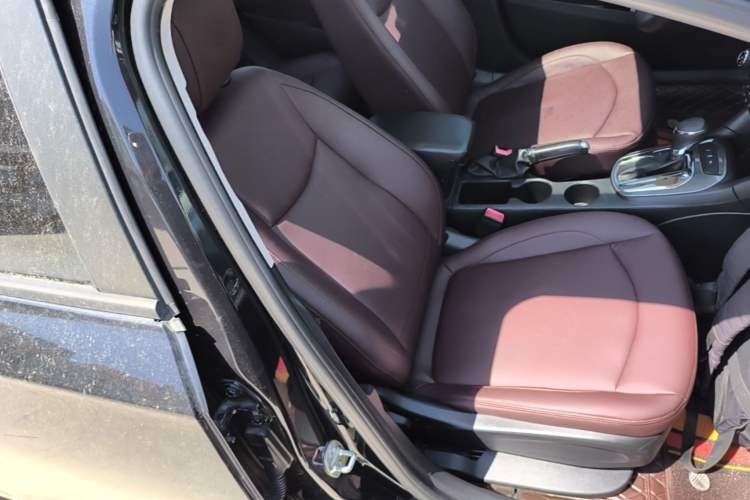 Used Chevrolet Cruze 2016 1.5L Automatic Luxury Edition Right Front Seat