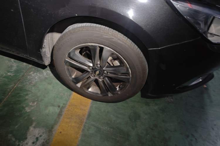 Used Chevrolet Cruze 2016 1.4T DCG Luxury Edition Right Front Wheel Hub