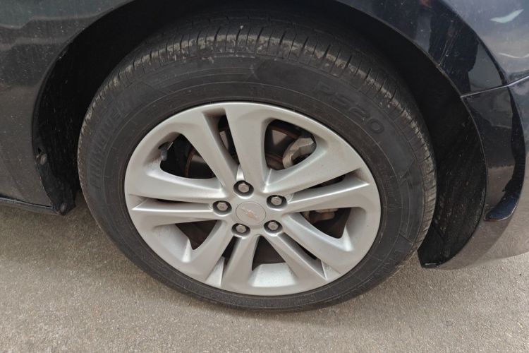 Used Chevrolet Cruze 2016 1.5L Automatic Luxury Edition Right Front Wheel Hub