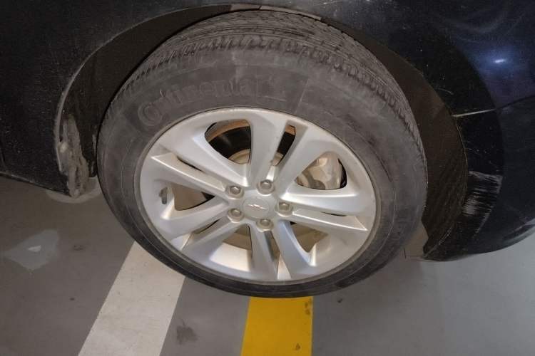Used Chevrolet Cruze 2016 1.5L Automatic Luxury Edition Right Front Wheel Hub