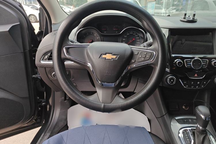 Used Chevrolet Cruze 2016 1.5L Automatic Luxury Edition Steering Wheel