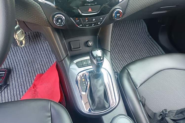 Used Chevrolet Cruze 2016 1.5L Automatic Luxury Edition Gear Lever