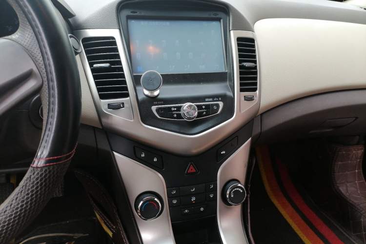 Used Chevrolet Cruze 2016 1.5L Manual Fashion Edition Audio And AC Panel