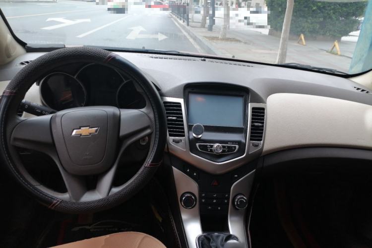 Used Chevrolet Cruze 2016 1.5L Manual Fashion Edition Center Console