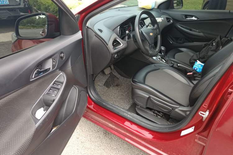 Used Chevrolet Cruze 2016 1.5L Automatic Luxury Edition Driver Seat