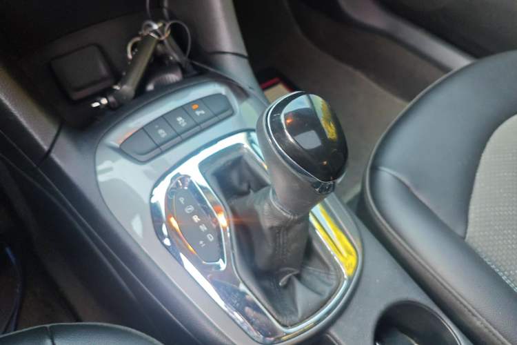 Used Chevrolet Cruze 2016 1.5L Automatic Luxury Edition Gear Lever