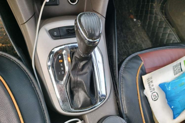 Used Chevrolet Cruze 2016 1.5L Automatic Stylish Sunroof Version Gear Lever