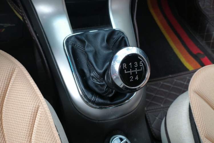 Used Chevrolet Cruze 2016 1.5L Manual Fashion Edition Gear Lever