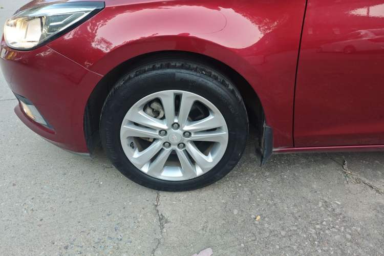Used Chevrolet Cruze 2016 1.5L Automatic Luxury Edition Left Front Wheel Hub