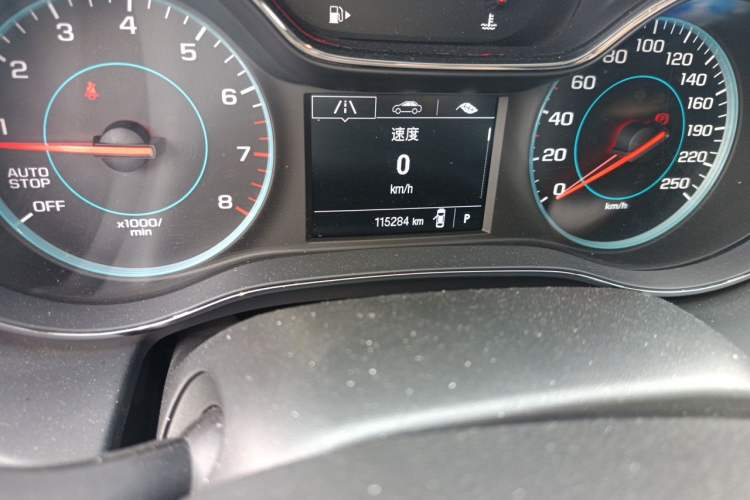 Used Chevrolet Cruze 2016 1.5L Automatic Luxury Edition Odometer Close Up