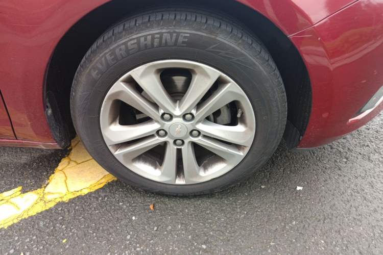 Used Chevrolet Cruze 2016 1.5L Automatic Luxury Edition Right Front Wheel Hub