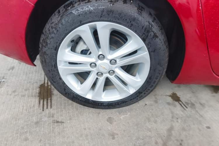 Used Chevrolet Cruze 2016 1.5L Automatic Stylish Sunroof Version Right Rear Wheel Hub