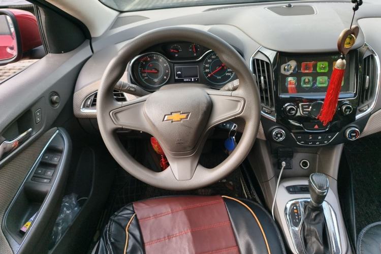 Used Chevrolet Cruze 2016 1.5L Automatic Stylish Sunroof Version Steering Wheel