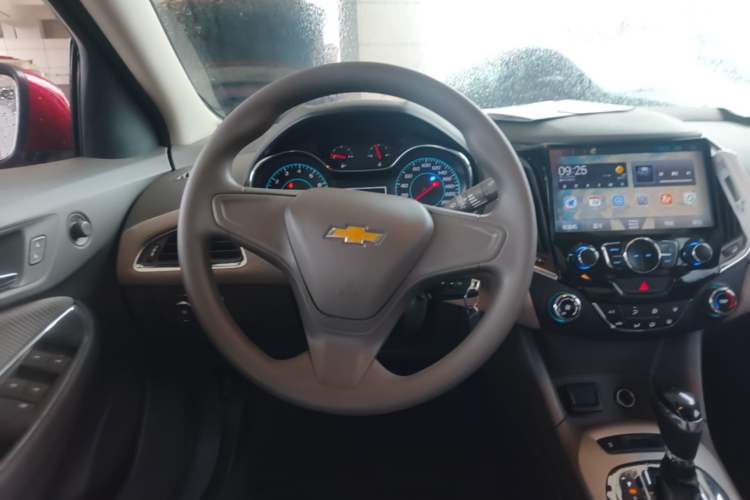 Used Chevrolet Cruze 2016 1.5L Automatic Stylish Sunroof Version Steering Wheel