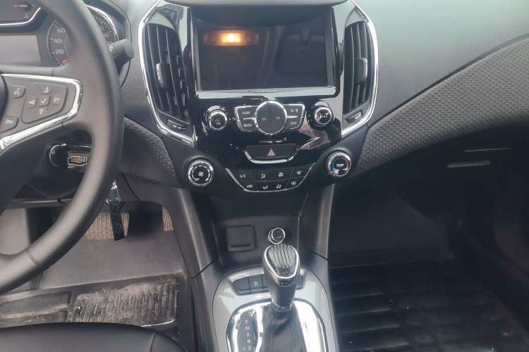 Used Chevrolet Cruze 2016 1.5L Automatic Luxury Edition Audio And AC Panel