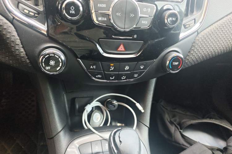 Used Chevrolet Cruze 2016 1.5L Automatic Luxury Edition Audio And AC Panel
