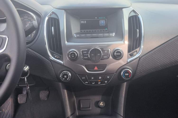 Used Chevrolet Cruze 2016 1.5L Manual Elite Edition Audio And AC Panel