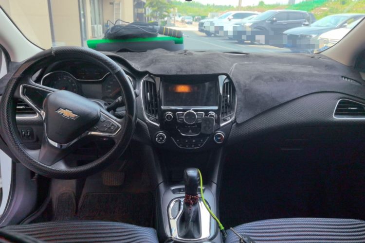 Used Chevrolet Cruze 2016 1.5L Automatic Luxury Edition Center Console