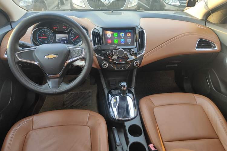 Used Chevrolet Cruze 2016 1.4T DCG Luxury Edition Center Console