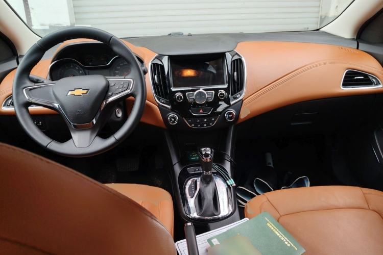 Used Chevrolet Cruze 2016 1.4T DCG Luxury Edition Center Console