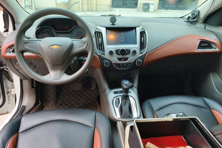 Used Chevrolet Cruze 2016 1.5L Automatic Stylish Sunroof Version Center Console