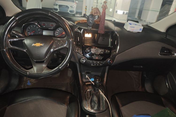 Used Chevrolet Cruze 2016 1.5L Automatic Luxury Edition Center Console