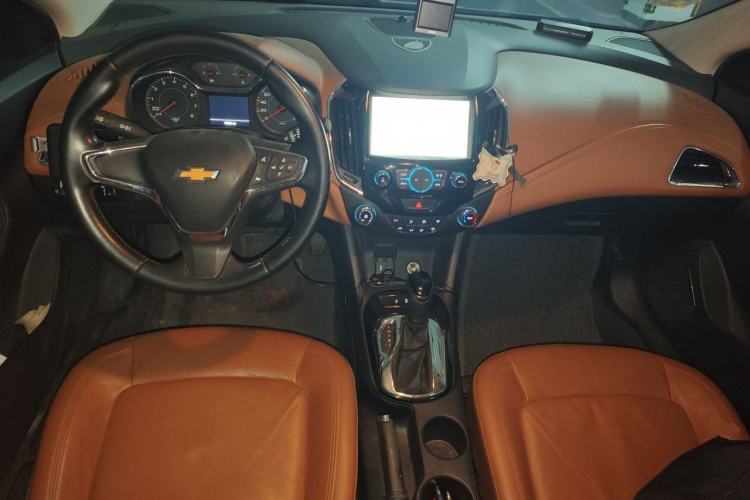 Used Chevrolet Cruze 2016 1.4T DCG Luxury Edition Center Console
