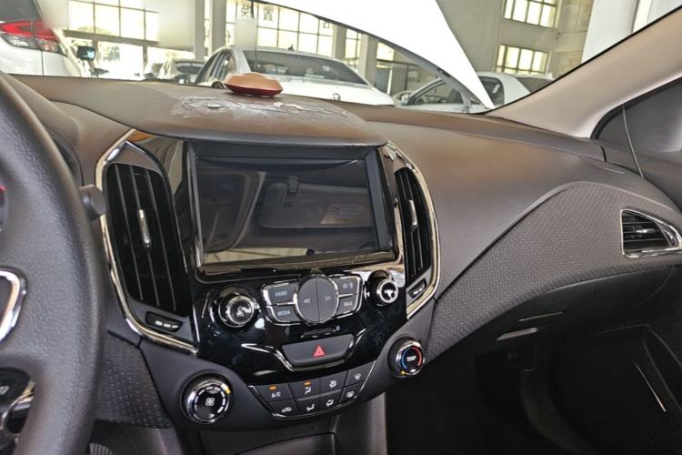 Used Chevrolet Cruze 2016 1.5L Automatic Luxury Edition Center Console