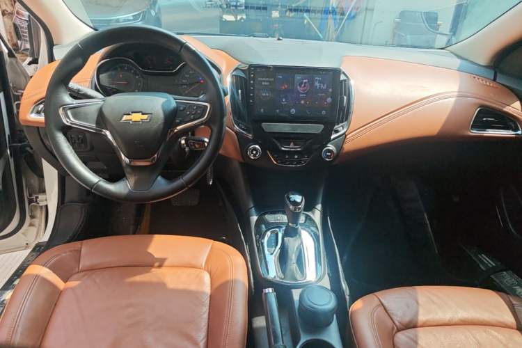 Used Chevrolet Cruze 2016 1.4T DCG Luxury Edition Center Console