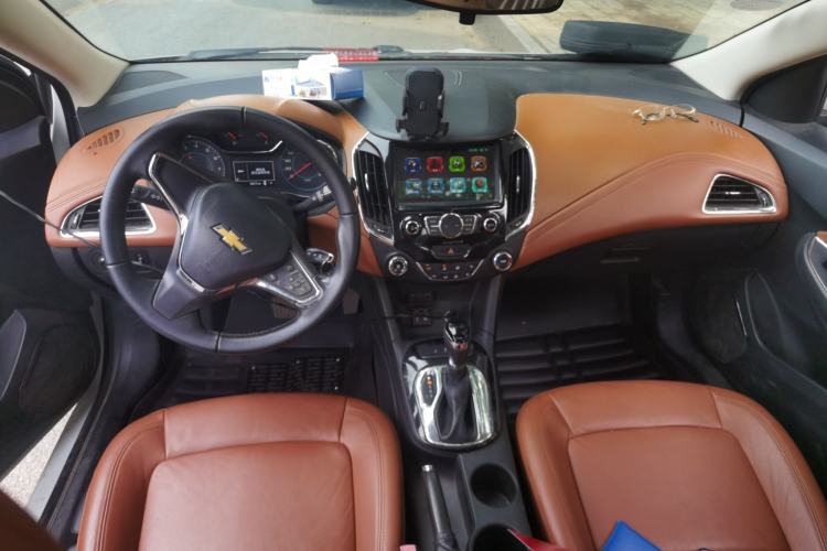 Used Chevrolet Cruze 2016 1.4T DCG Luxury Edition Center Console