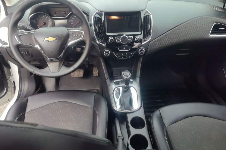 Used Chevrolet Cruze 2016 1.5L Automatic Luxury Edition Center Console