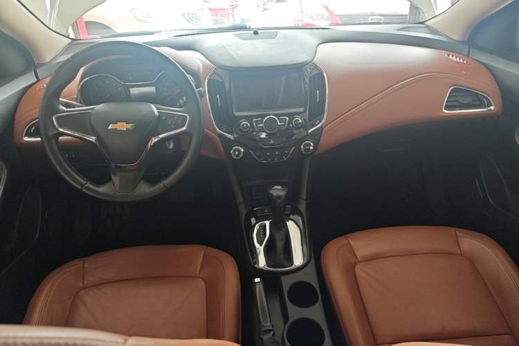 Used Chevrolet Cruze 2016 1.4T DCG Luxury Edition Center Console