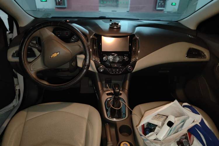 Used Chevrolet Cruze 2016 1.5L Automatic Stylish Sunroof Version Center Console