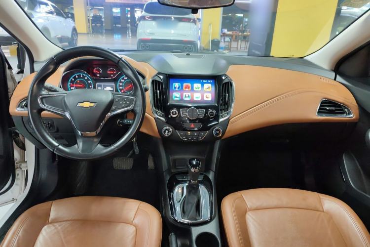 Used Chevrolet Cruze 2016 1.4T DCG Luxury Edition Center Console