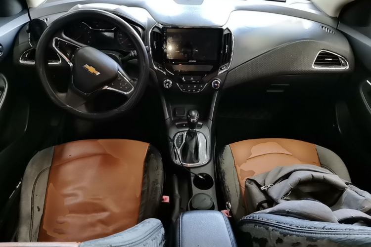 Used Chevrolet Cruze 2016 1.5L Automatic Luxury Edition Center Console