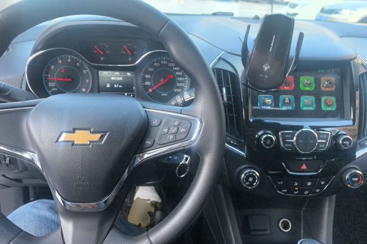 Used Chevrolet Cruze 2016 1.5L Automatic Luxury Edition Center Console