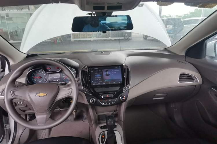 Used Chevrolet Cruze 2016 1.5L Automatic Stylish Sunroof Version Center Console