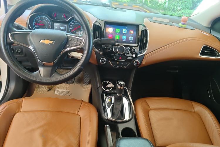 Used Chevrolet Cruze 2016 1.4T DCG Luxury Edition Center Console
